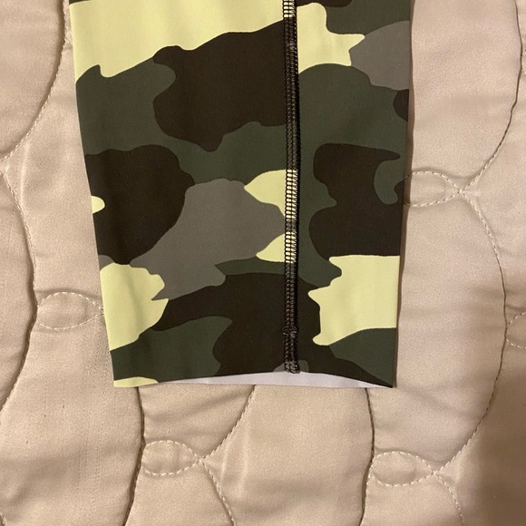 Lululemon Fast & Free Tight - Picture 9 of 10